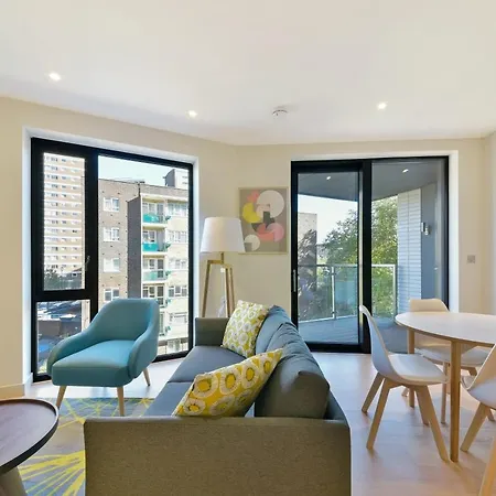 Stunning, Spacious Apartment With A Balcony